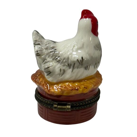 Porcelain Hen and Chicks Hinged Trinket Box. KK545 - Picture 3 of 6
